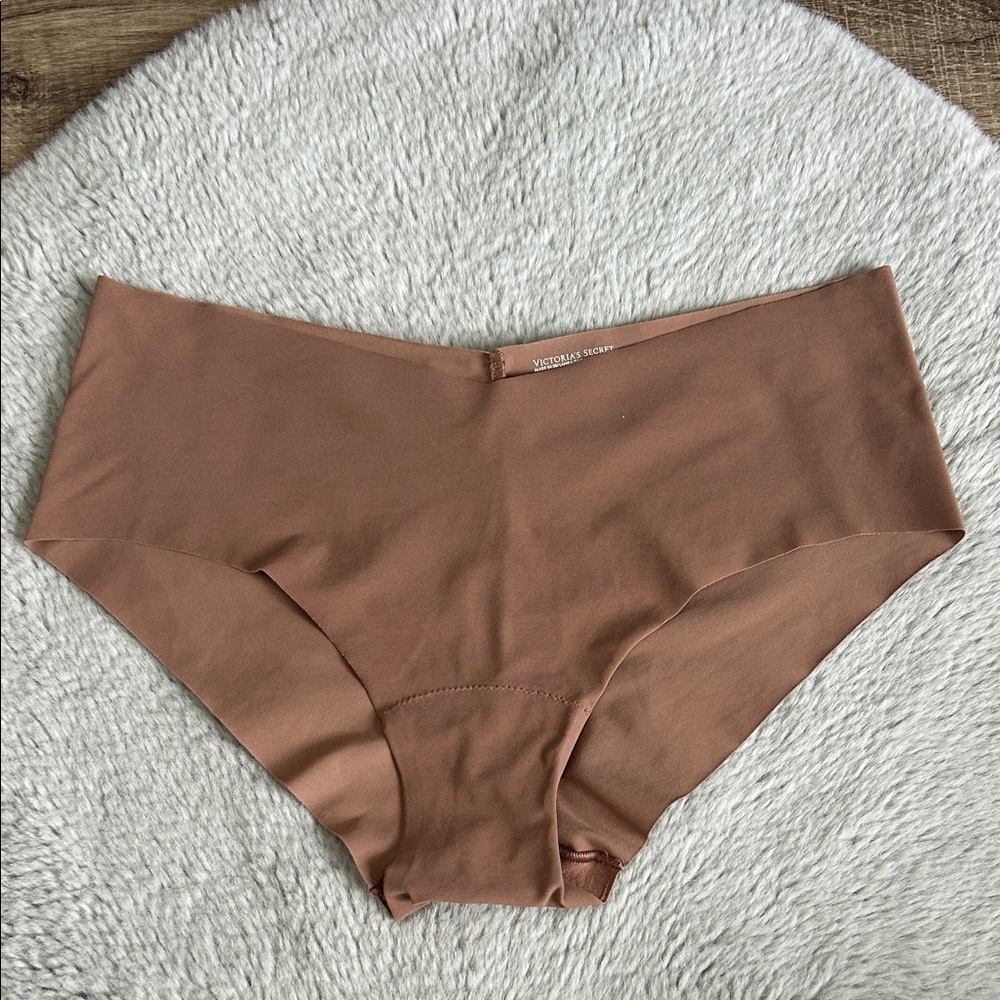 Victoria's Secret No Show Panty M